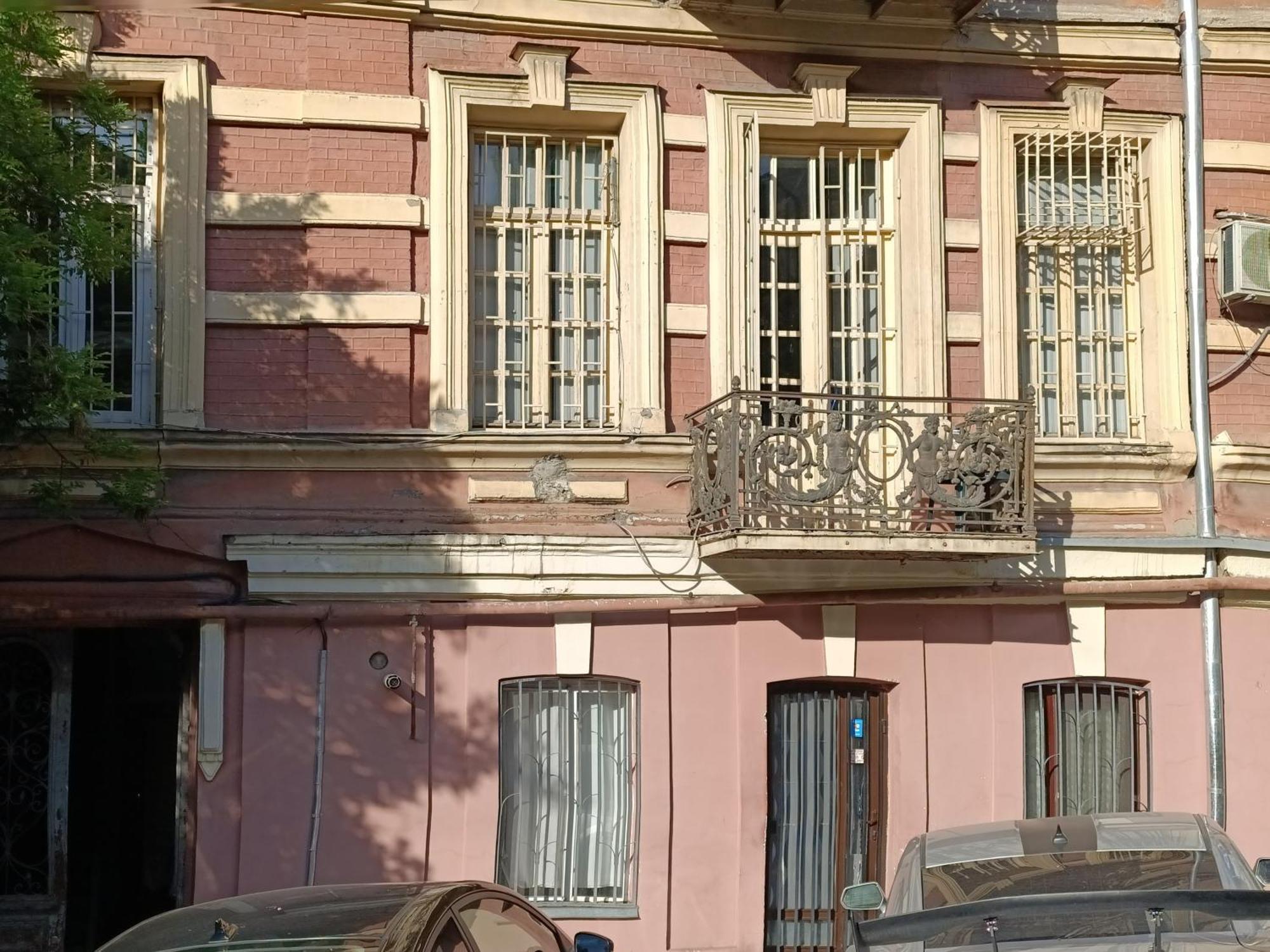 J Square Hostel Tbilisi Buitenkant foto