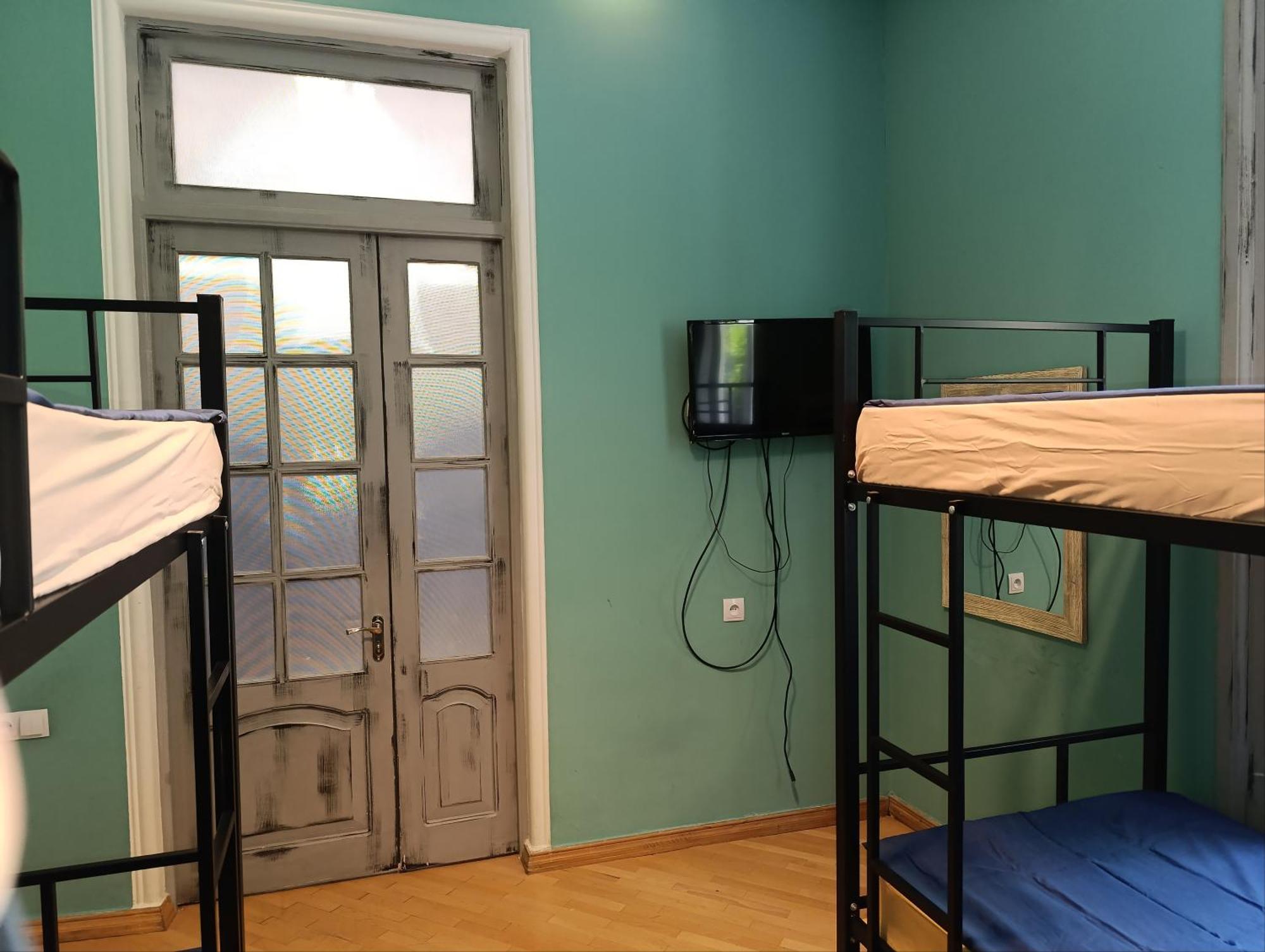 J Square Hostel Tbilisi Buitenkant foto