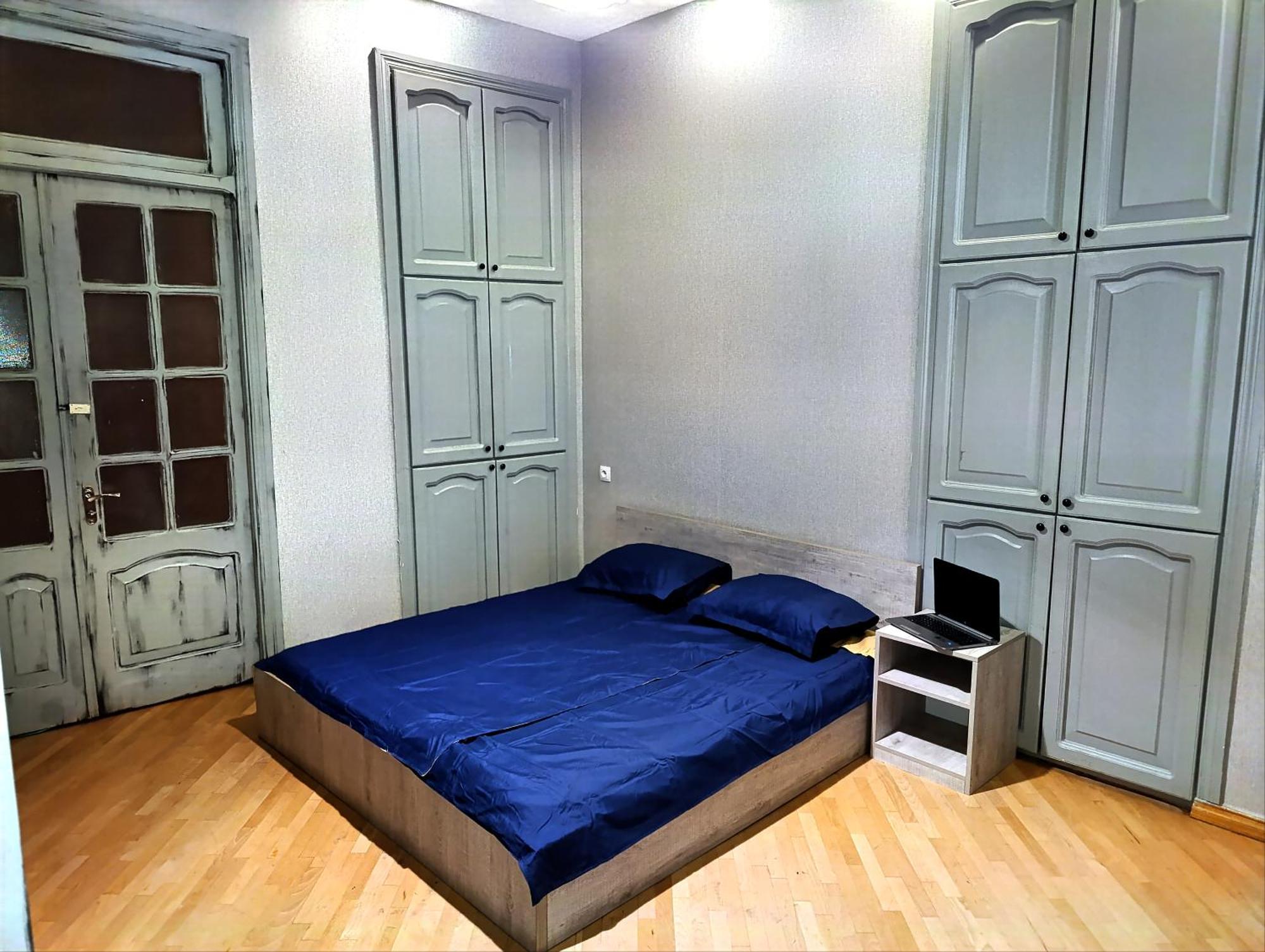 J Square Hostel Tbilisi Buitenkant foto