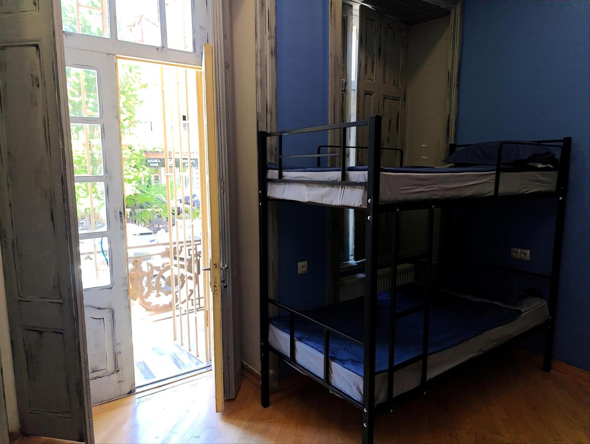 J Square Hostel Tbilisi Buitenkant foto