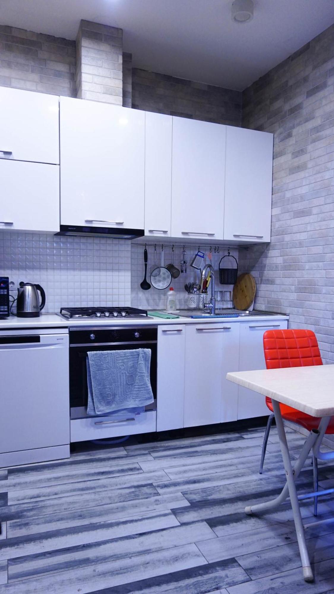 J Square Hostel Tbilisi Buitenkant foto