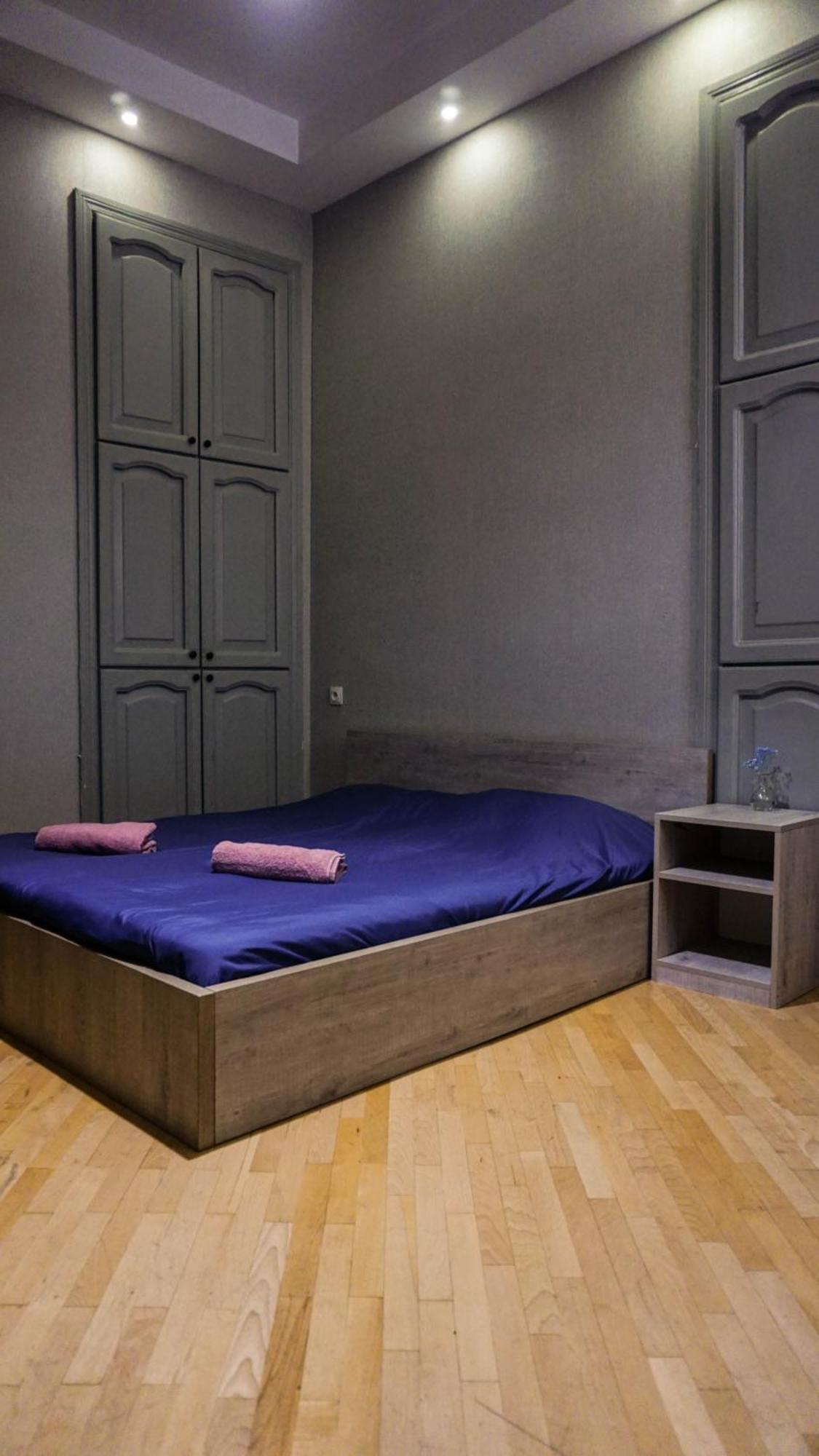 J Square Hostel Tbilisi Buitenkant foto