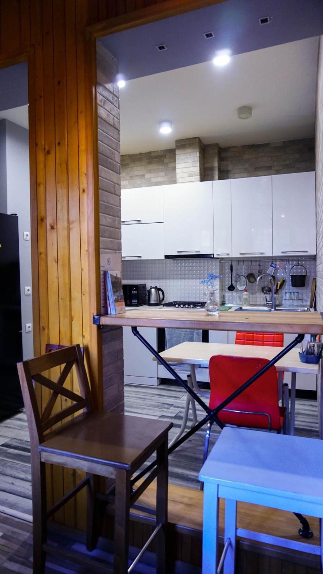 J Square Hostel Tbilisi Buitenkant foto
